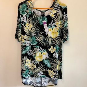 ⭐️ 3/$30 Agnes & Dora Hi Lo Tee M tropical floral